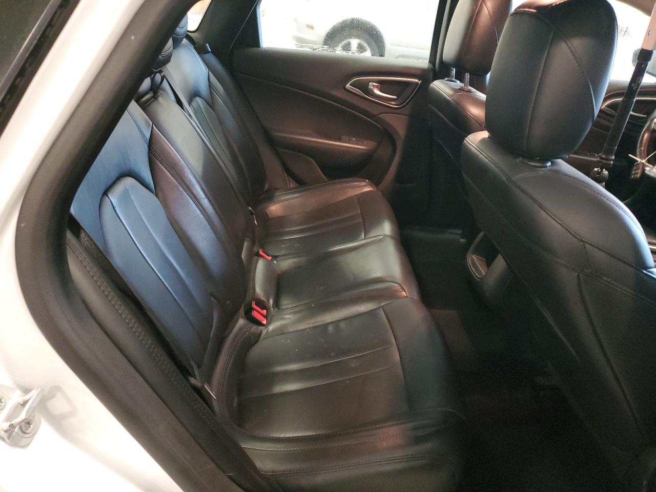 2016 CHRYSLER 200