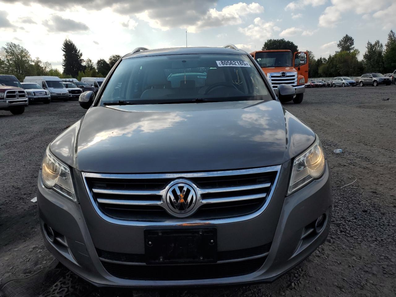 2011 VOLKSWAGEN TIGUAN