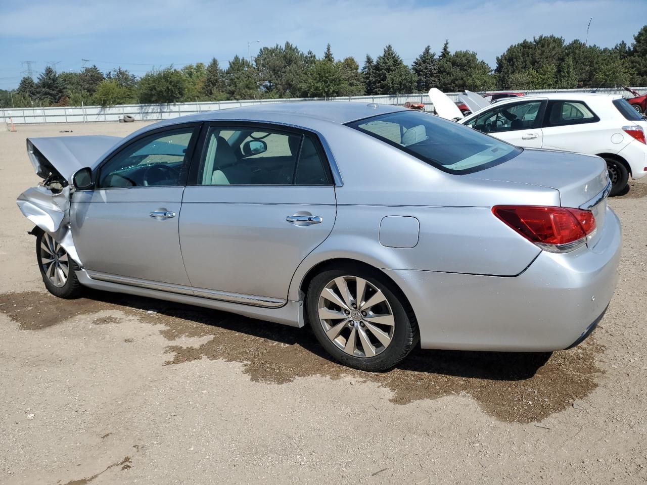 2011 TOYOTA Avalon