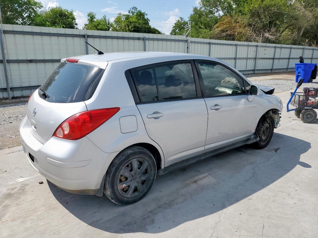 2010 NISSAN VERSA