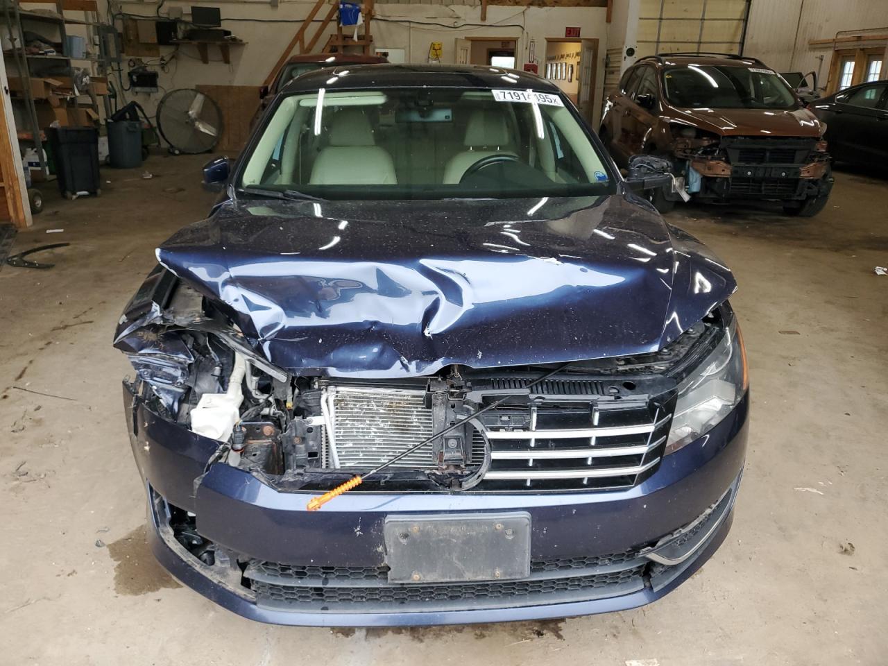 2013 VOLKSWAGEN Passat