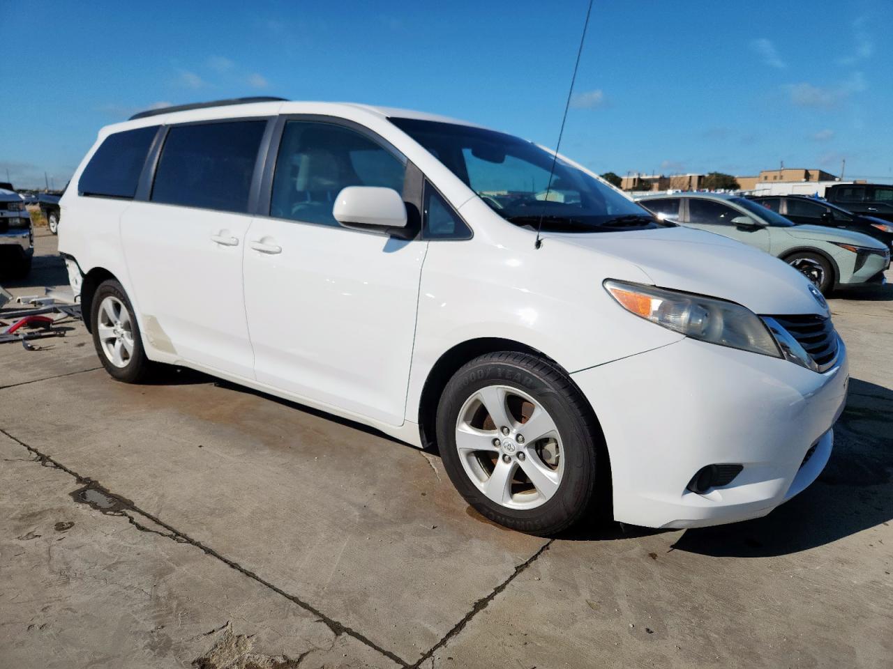 2012 TOYOTA SIENNA