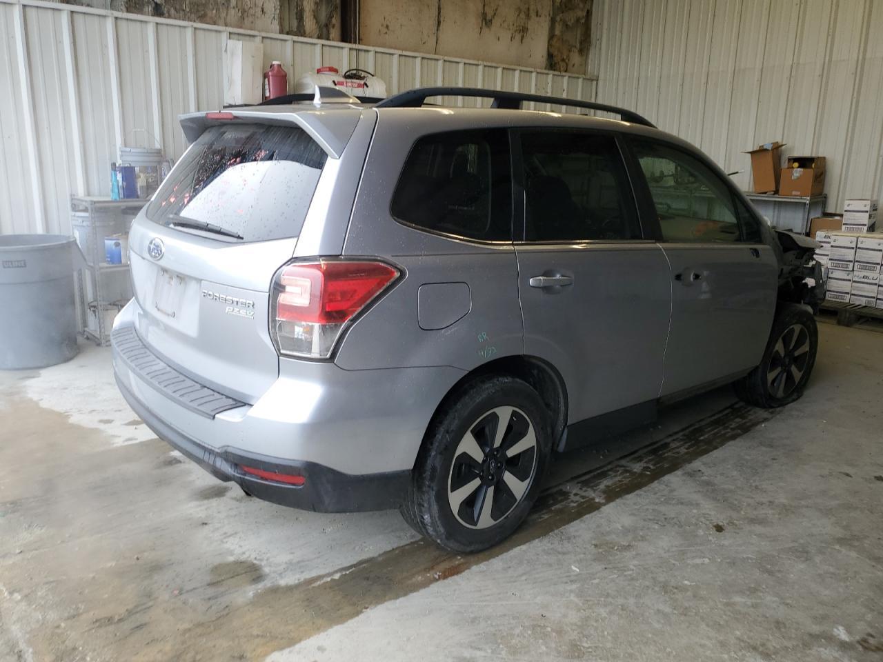 2017 SUBARU FORESTER