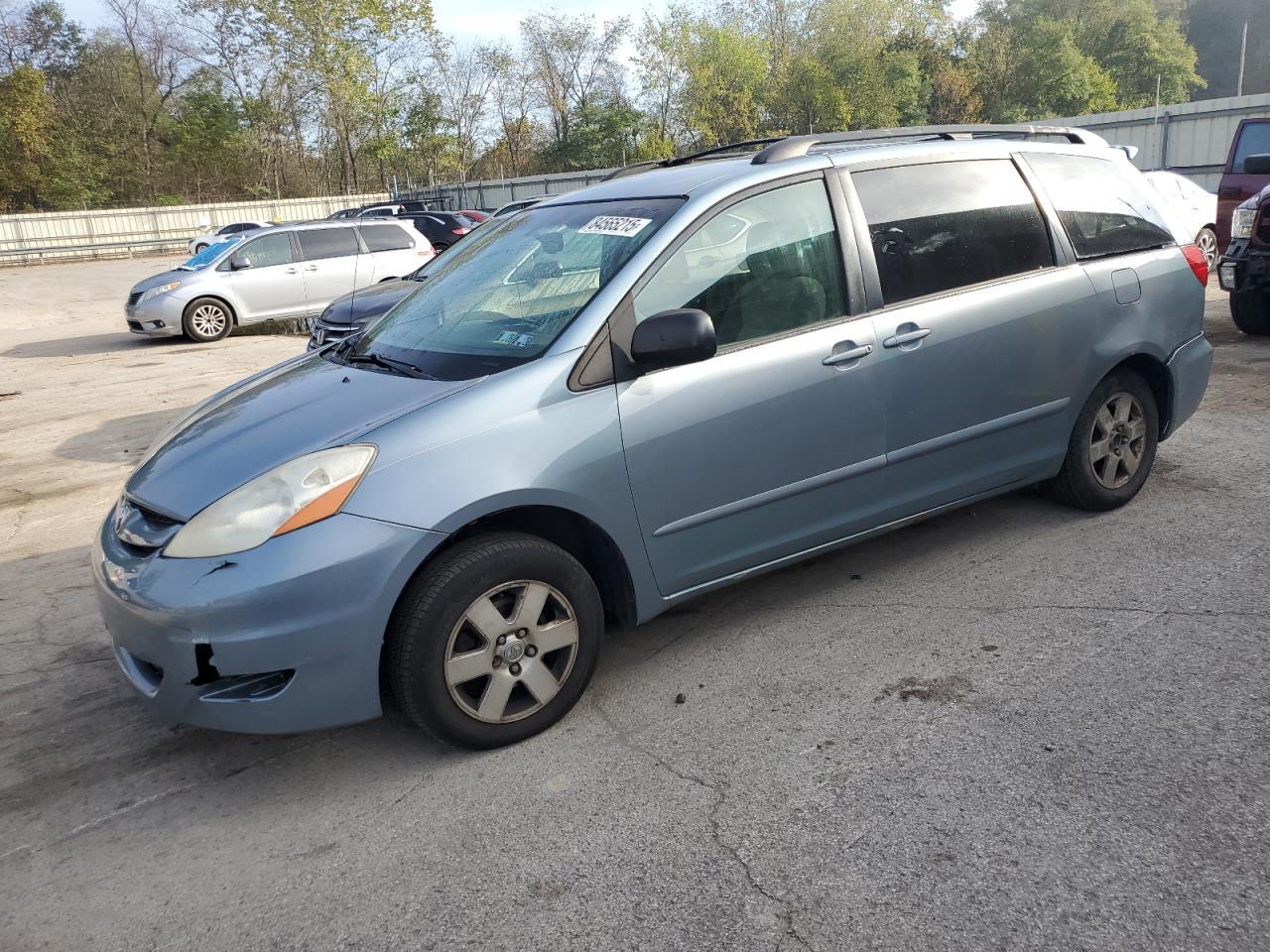 2009 TOYOTA SIENNA