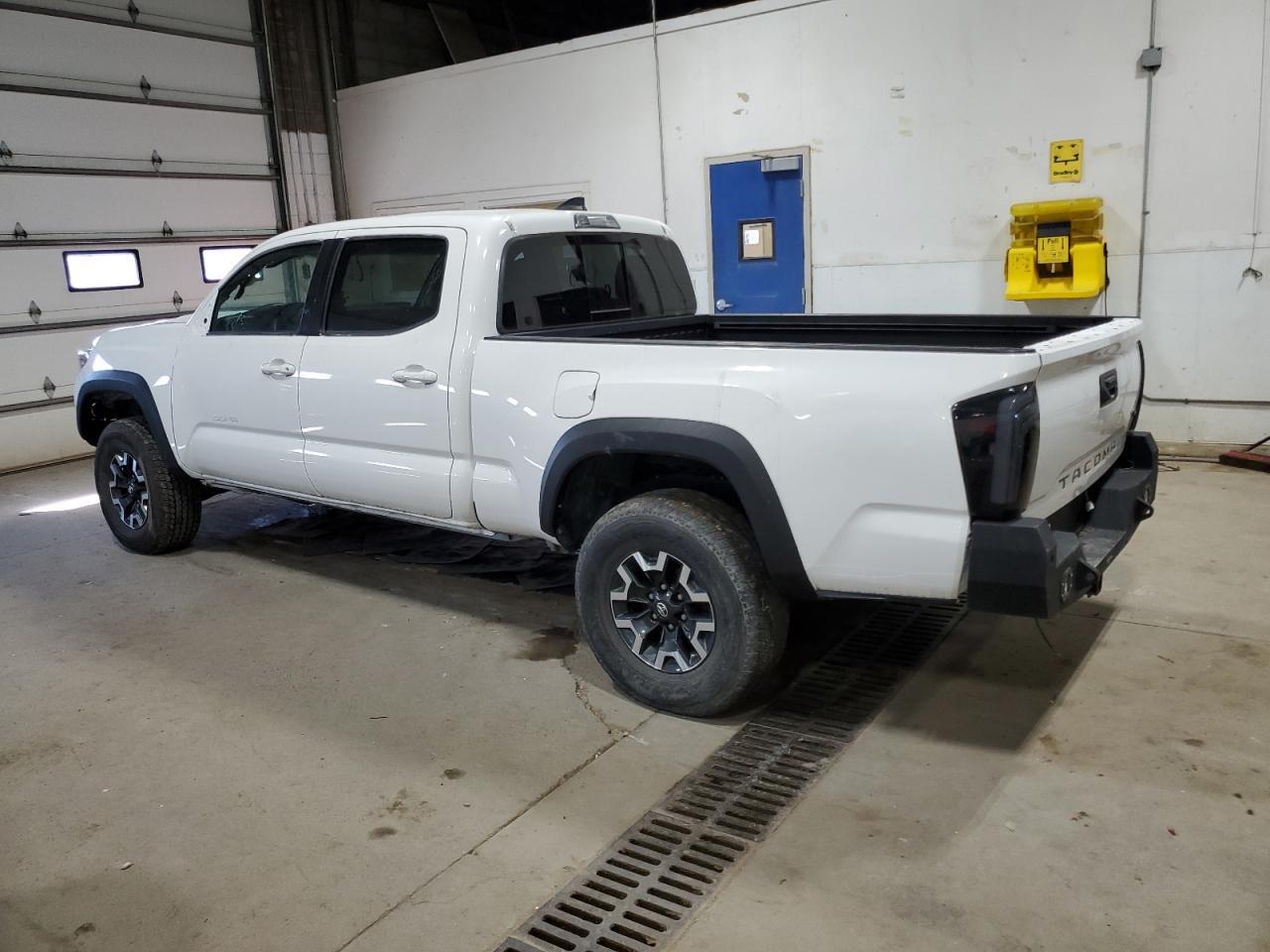 2017 TOYOTA TACOMA
