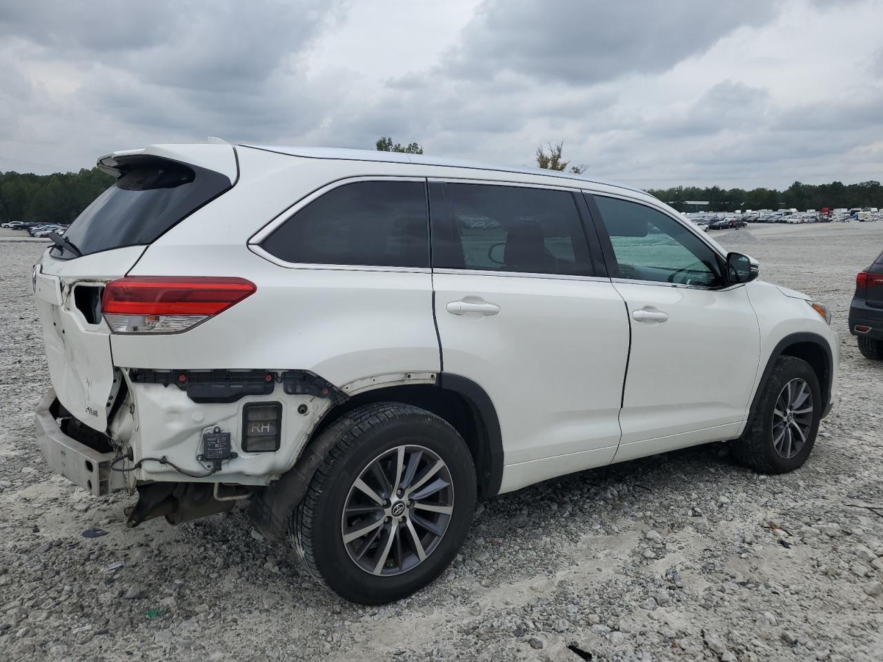 2017 TOYOTA HIGHLANDER