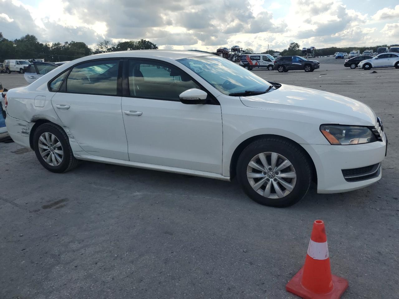 2012 VOLKSWAGEN Passat