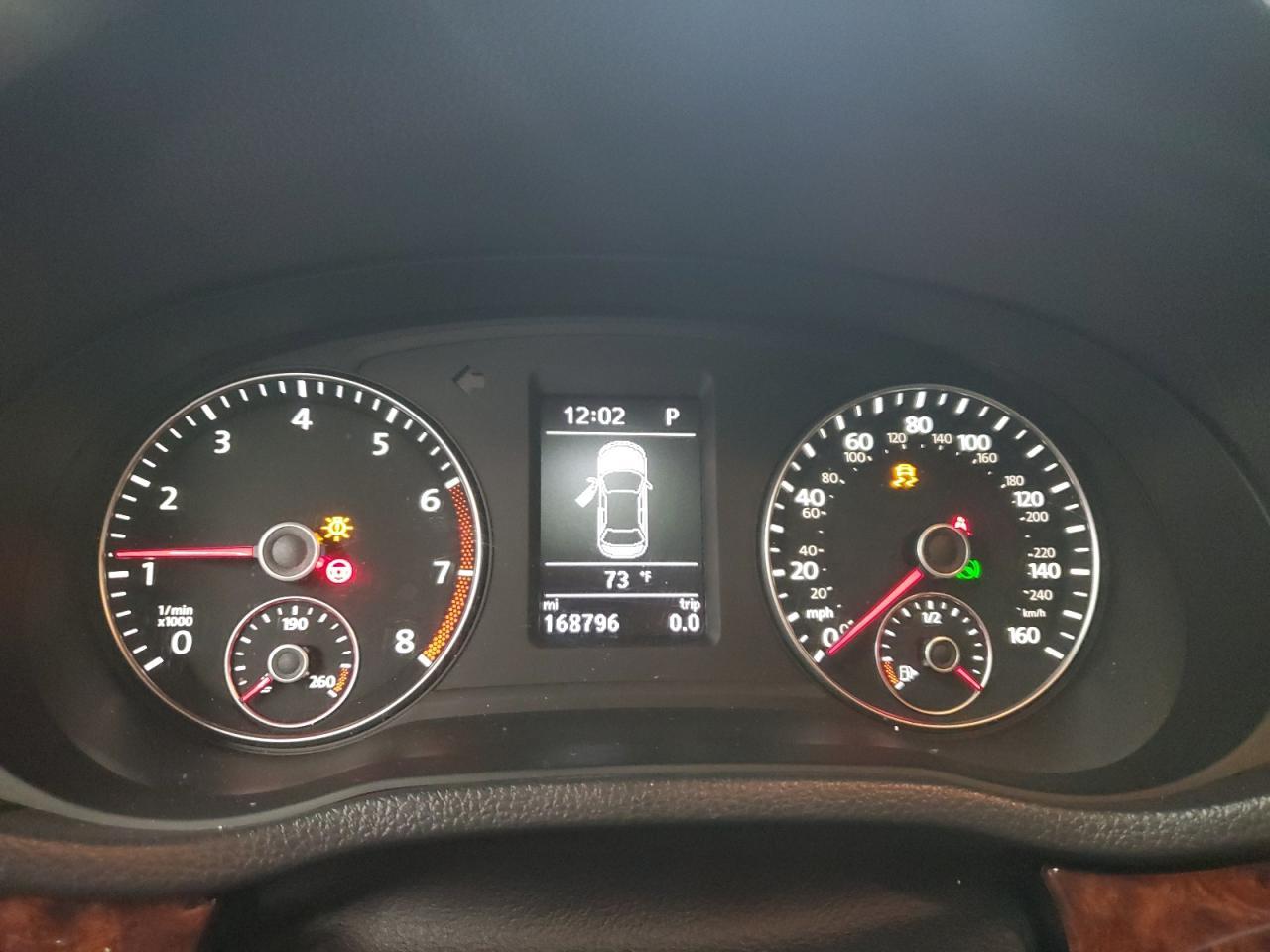 2013 VOLKSWAGEN Passat