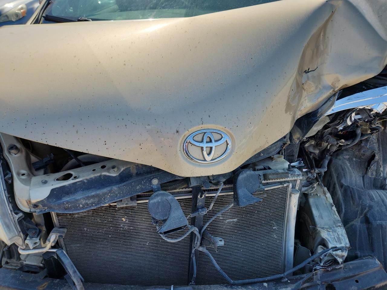 2011 TOYOTA SIENNA