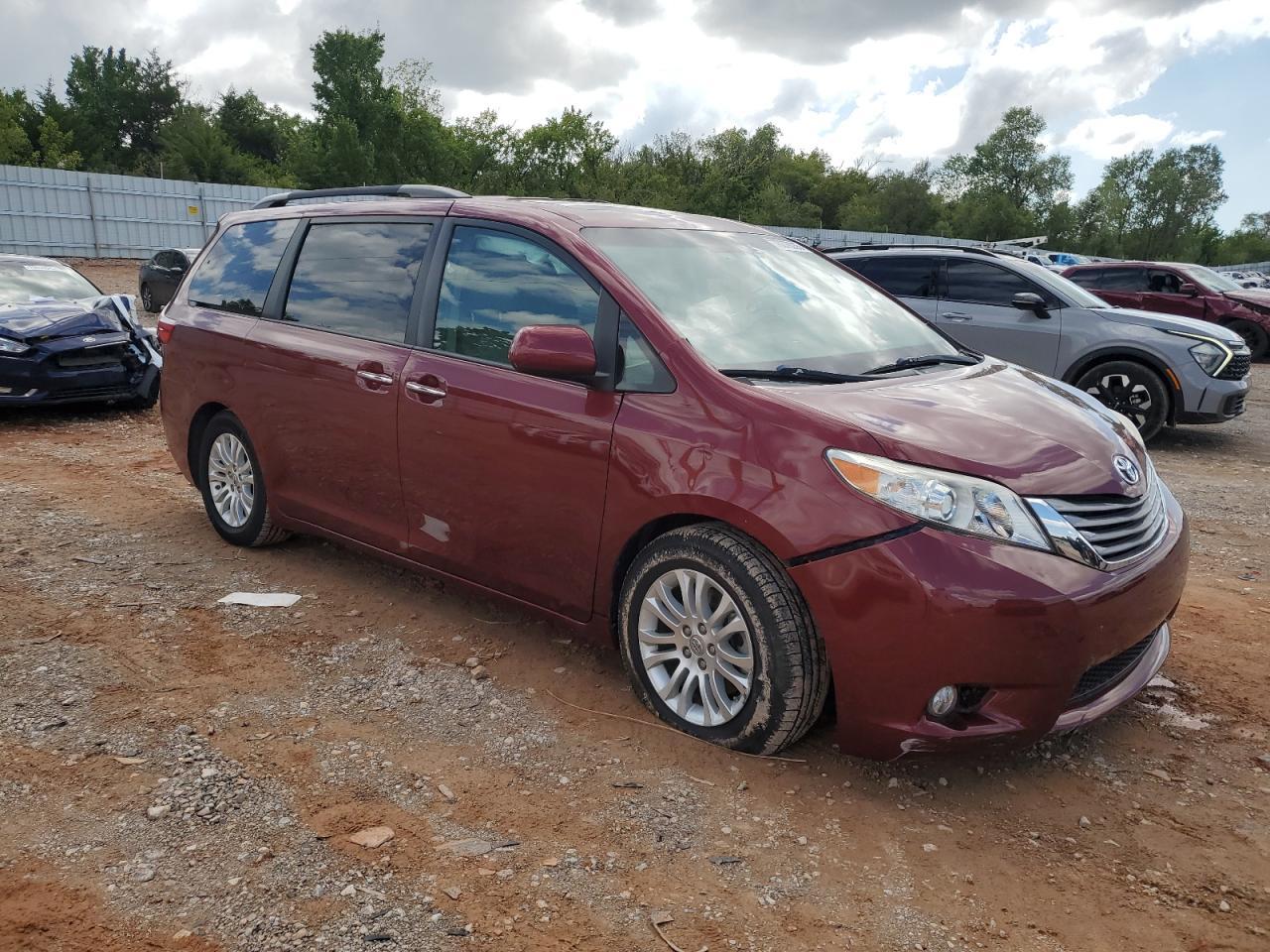 2015 TOYOTA SIENNA