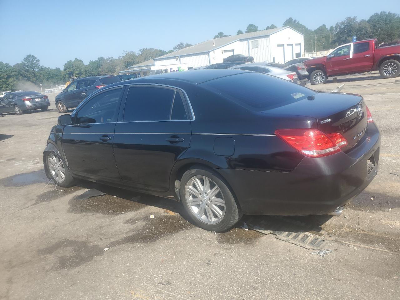 2005 TOYOTA Avalon