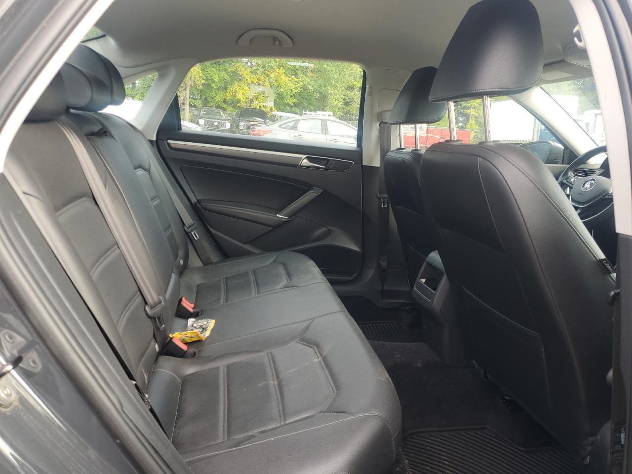 2017 VOLKSWAGEN Passat