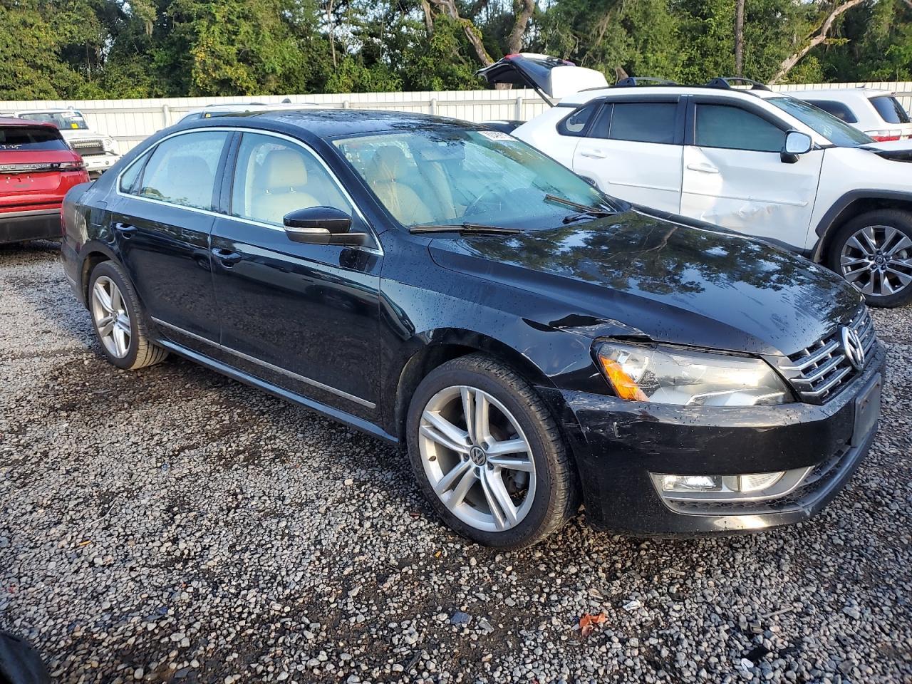 2014 VOLKSWAGEN Passat