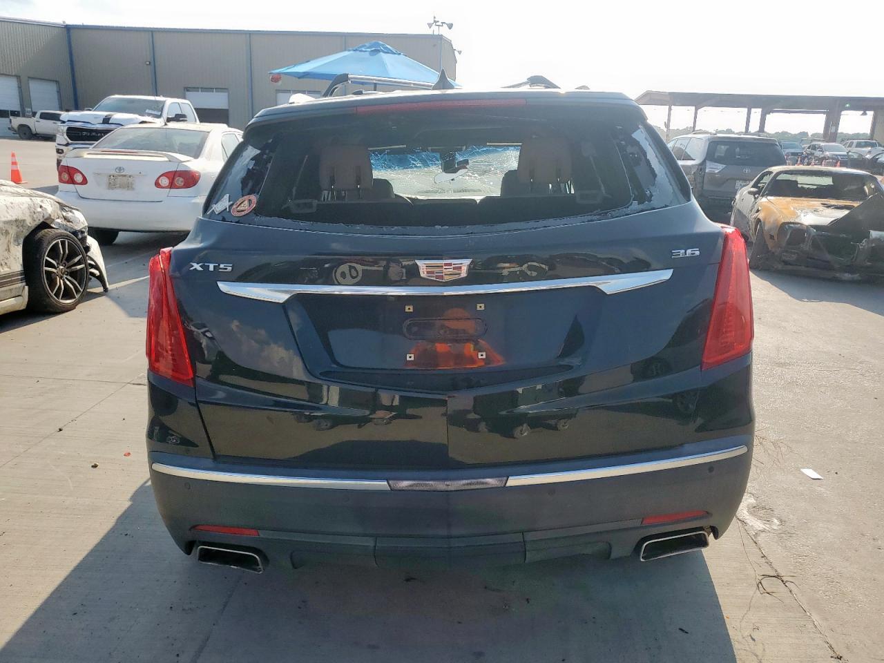 2017 CADILLAC XT5