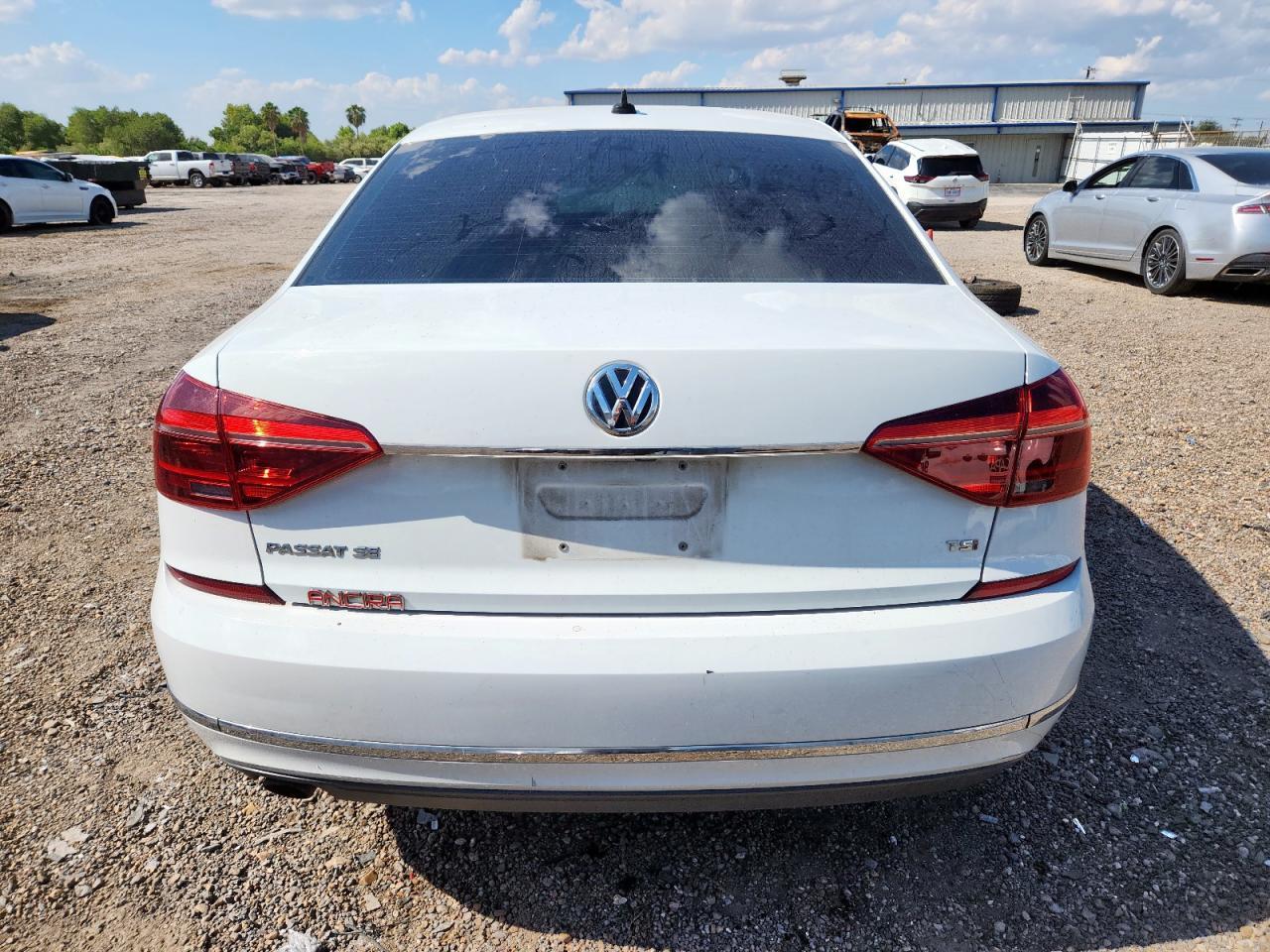 2017 VOLKSWAGEN Passat
