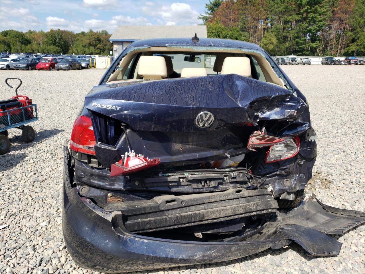 2014 VOLKSWAGEN Passat
