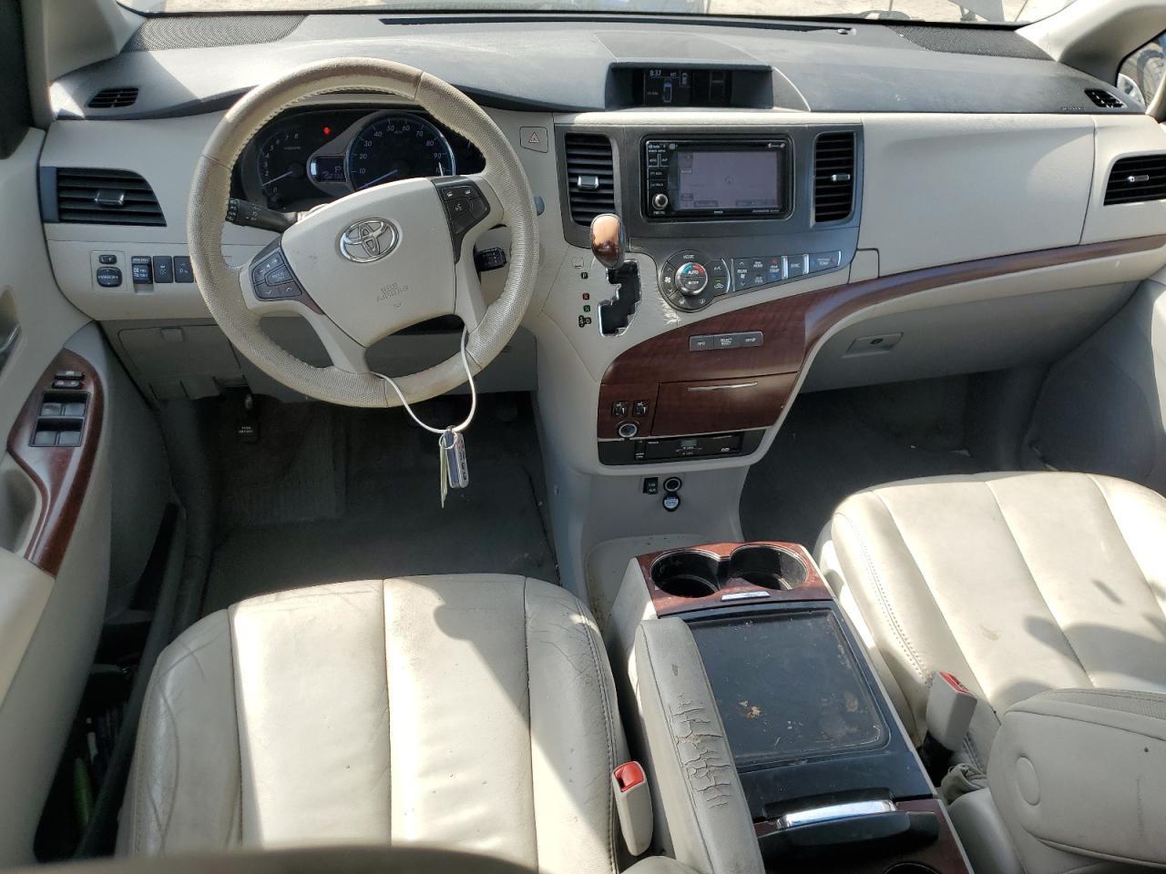 2014 TOYOTA SIENNA