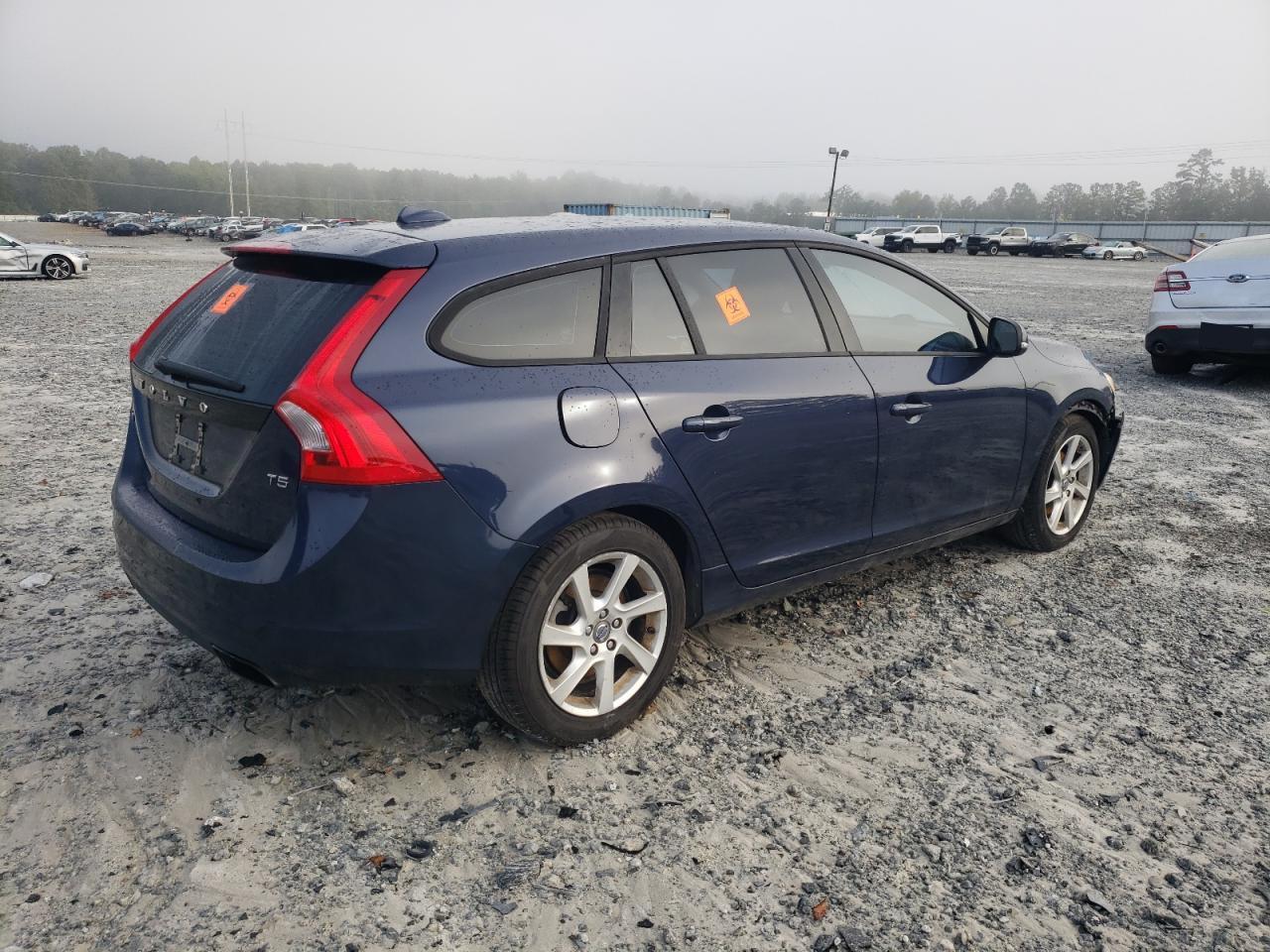 2015 VOLVO V60