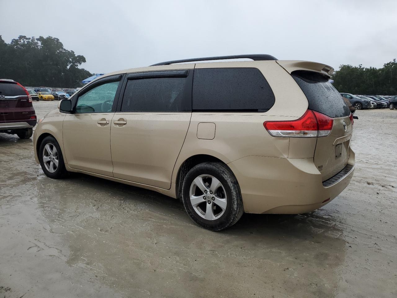 2011 TOYOTA SIENNA