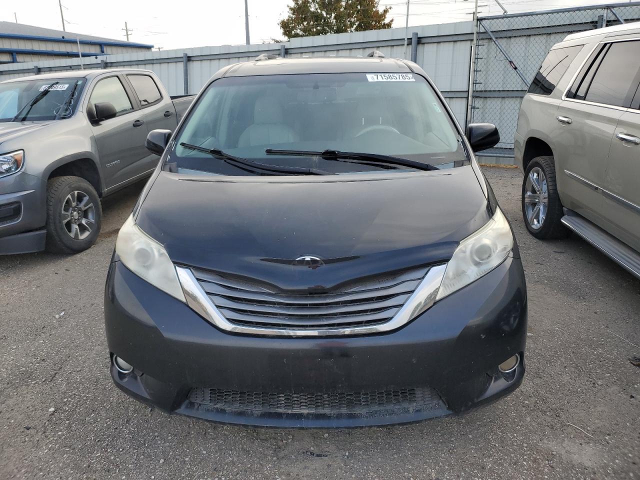2013 TOYOTA SIENNA