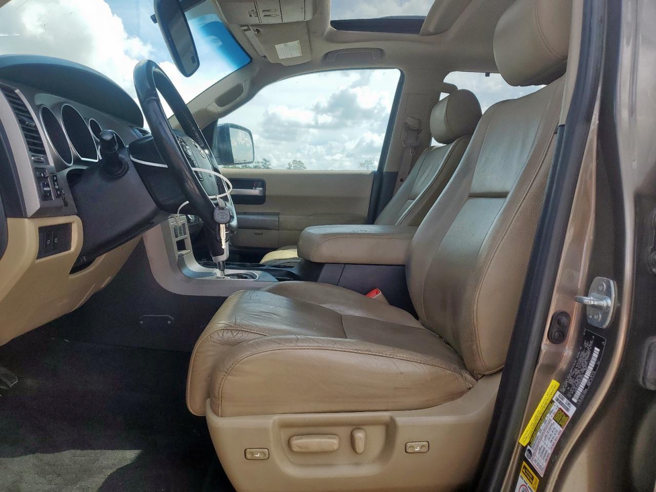 2013 TOYOTA Sequoia