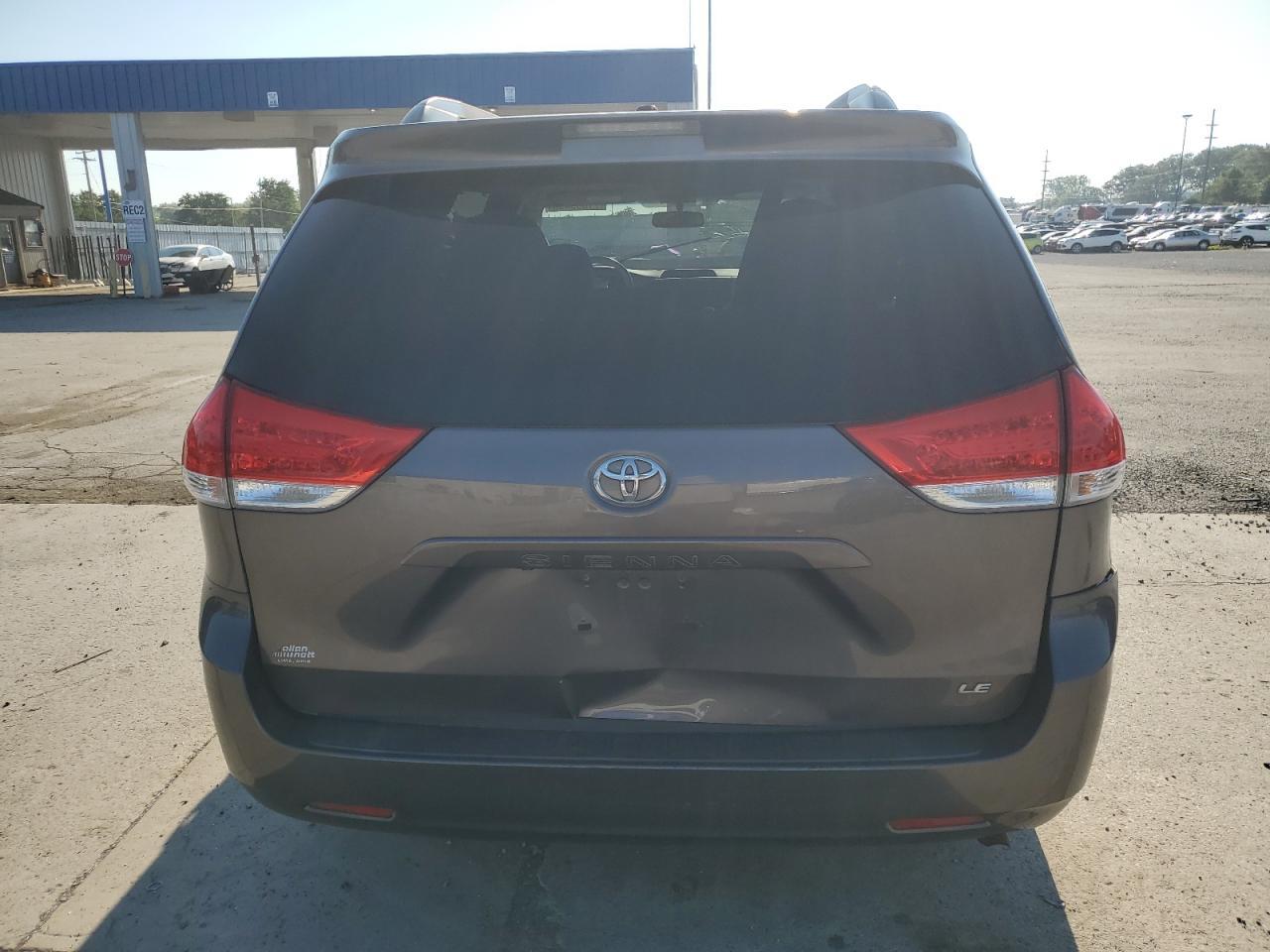 2013 TOYOTA SIENNA