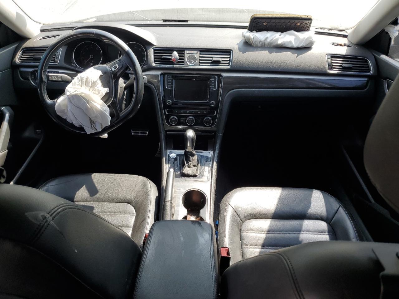 2017 VOLKSWAGEN Passat