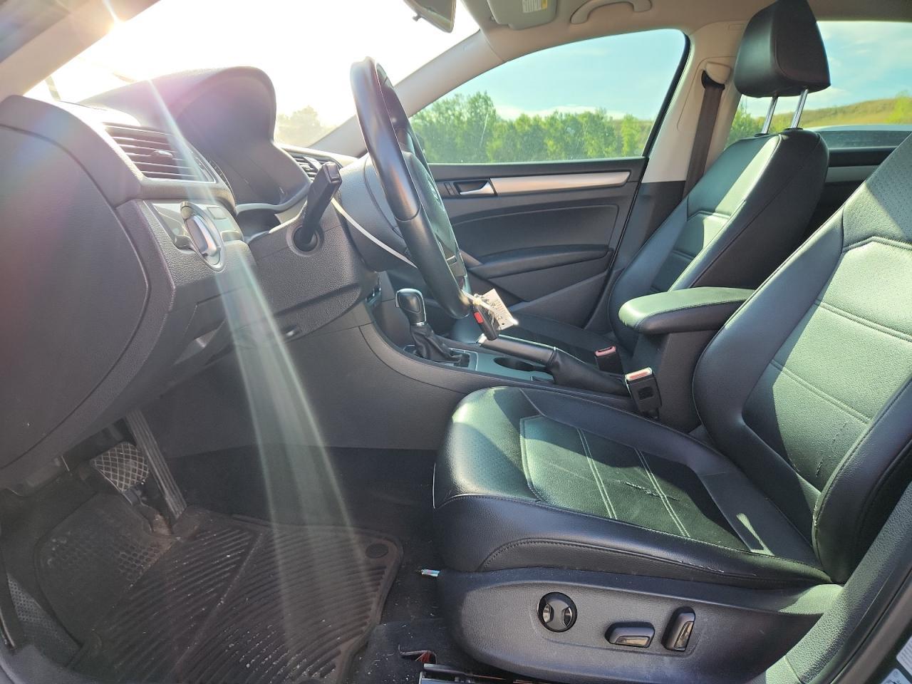 2015 VOLKSWAGEN Passat