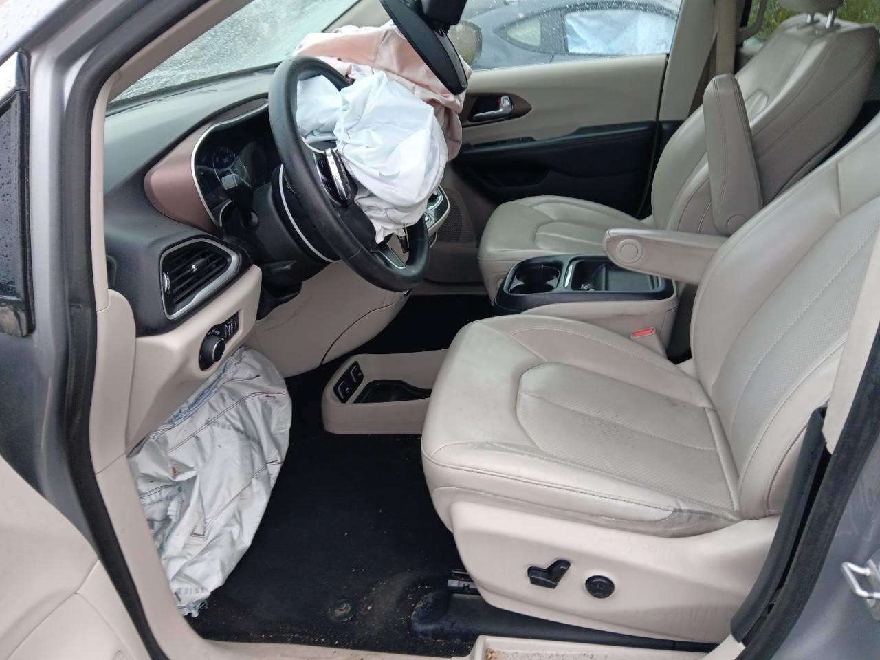 2021 CHRYSLER Voyager