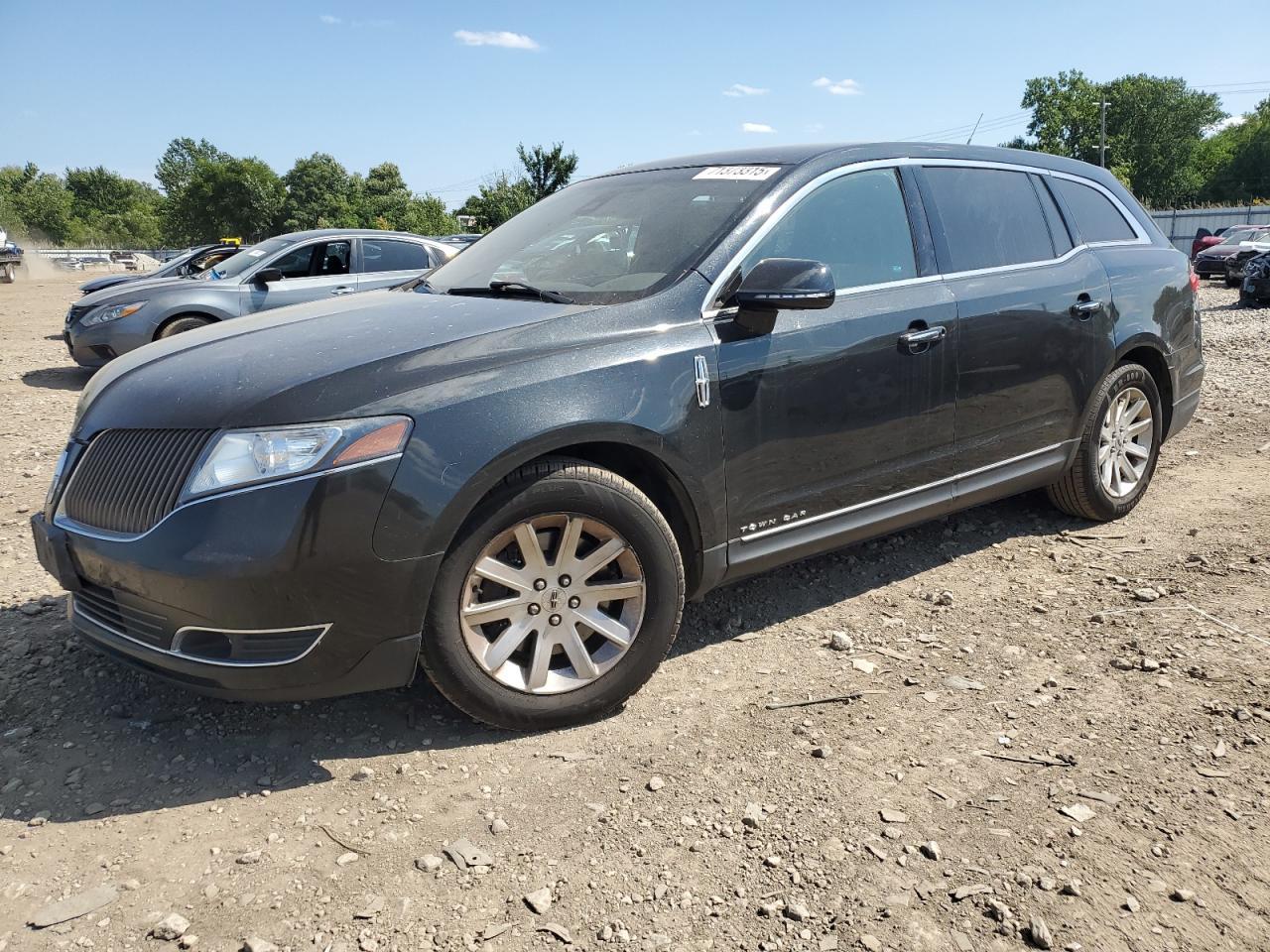 2016 LINCOLN MKT
