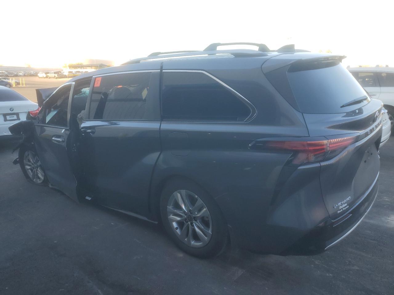 2025 TOYOTA SIENNA