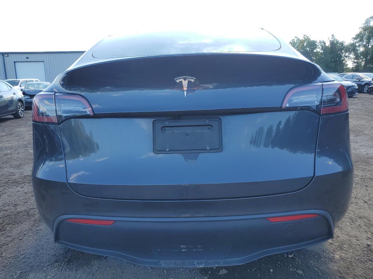 2025 TESLA MODEL Y