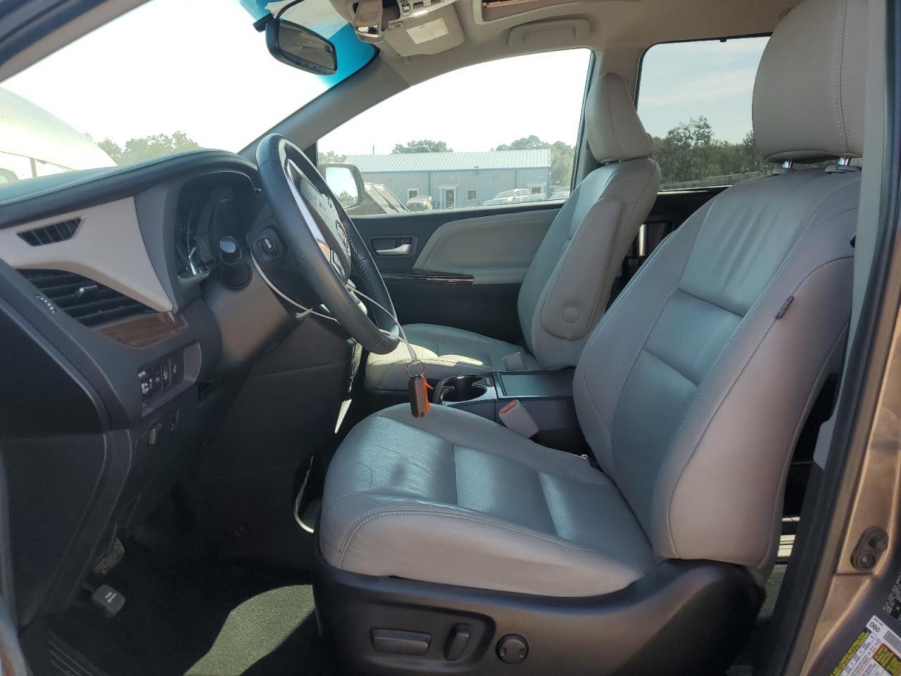 2015 TOYOTA SIENNA