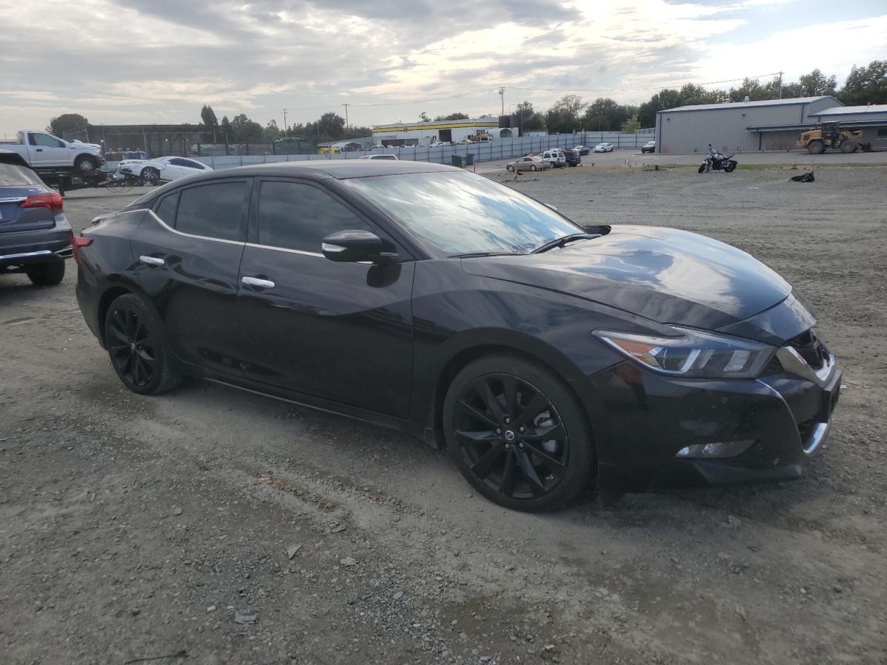 2017 NISSAN Maxima