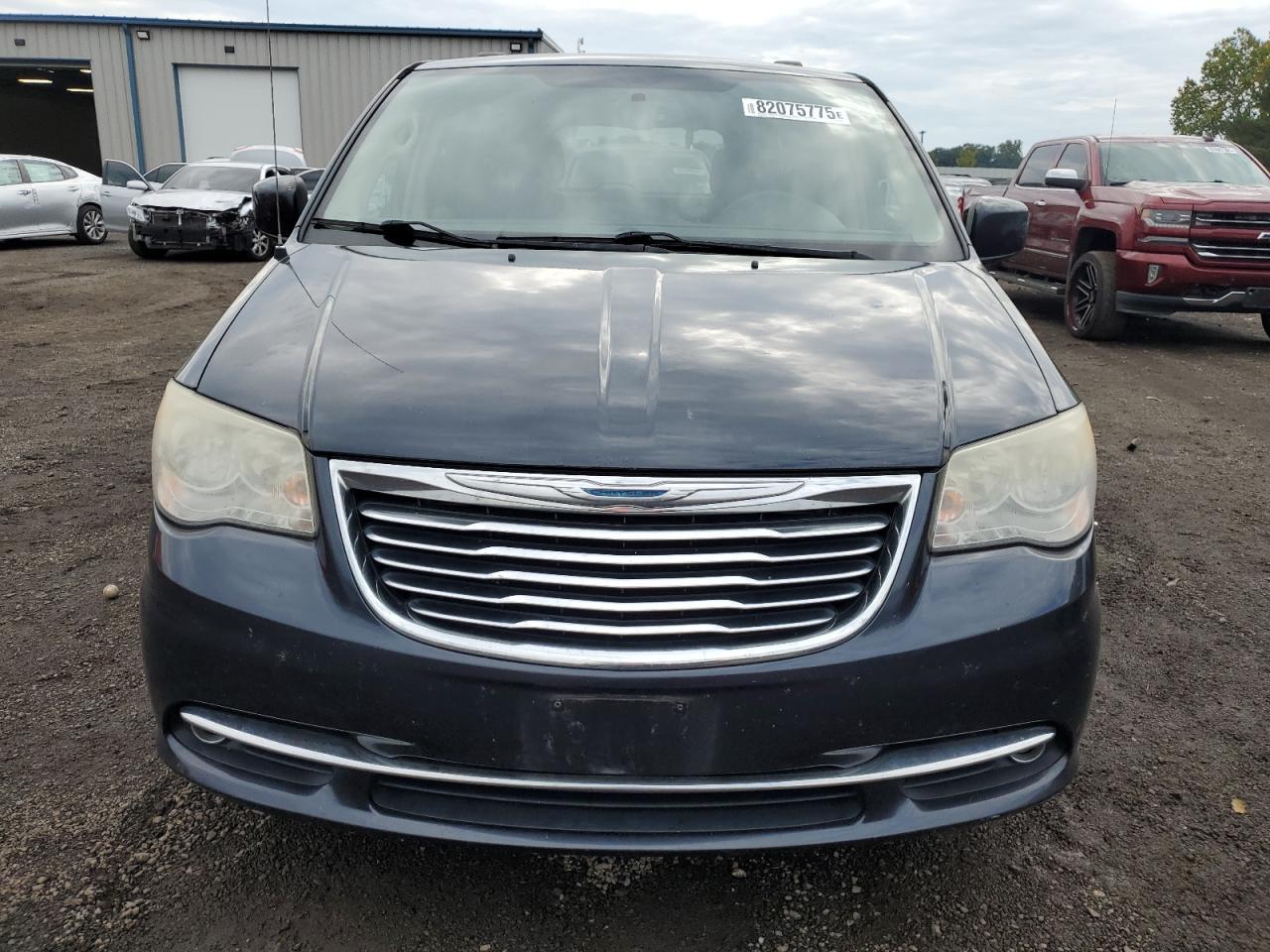 2013 CHRYSLER Town & Country