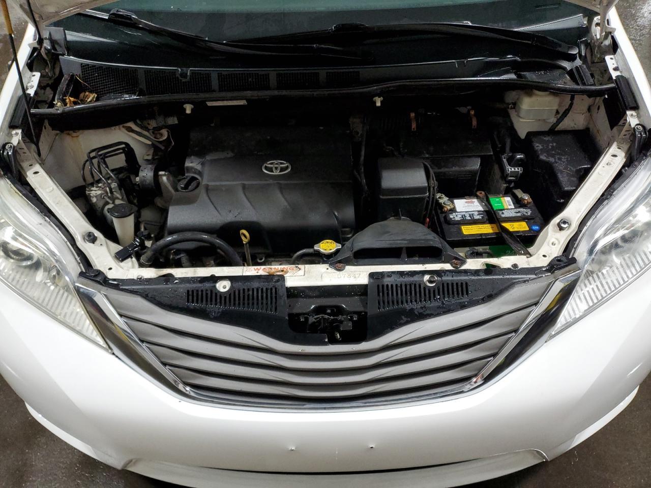 2013 TOYOTA SIENNA