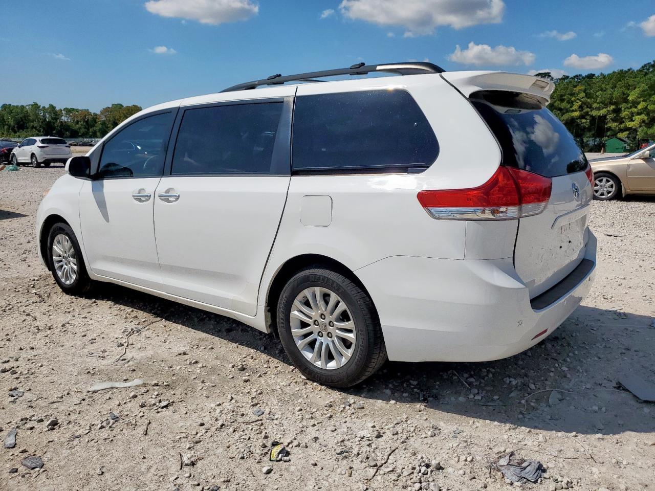 2014 TOYOTA SIENNA