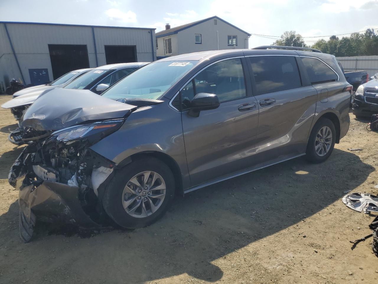 2022 TOYOTA SIENNA