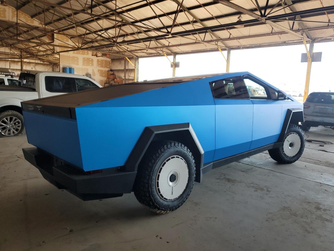 2024 TESLA Cybertruck