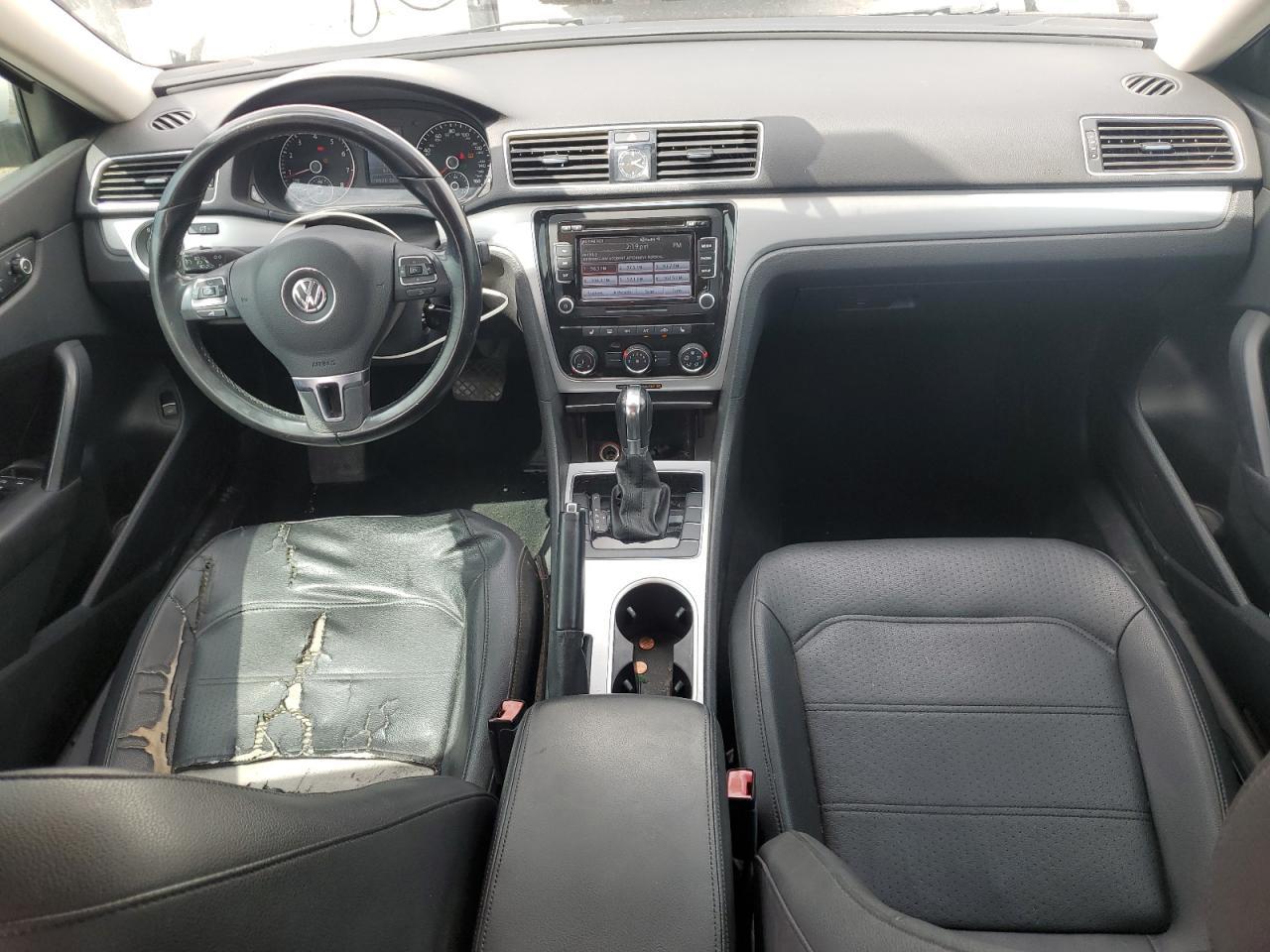 2013 VOLKSWAGEN Passat