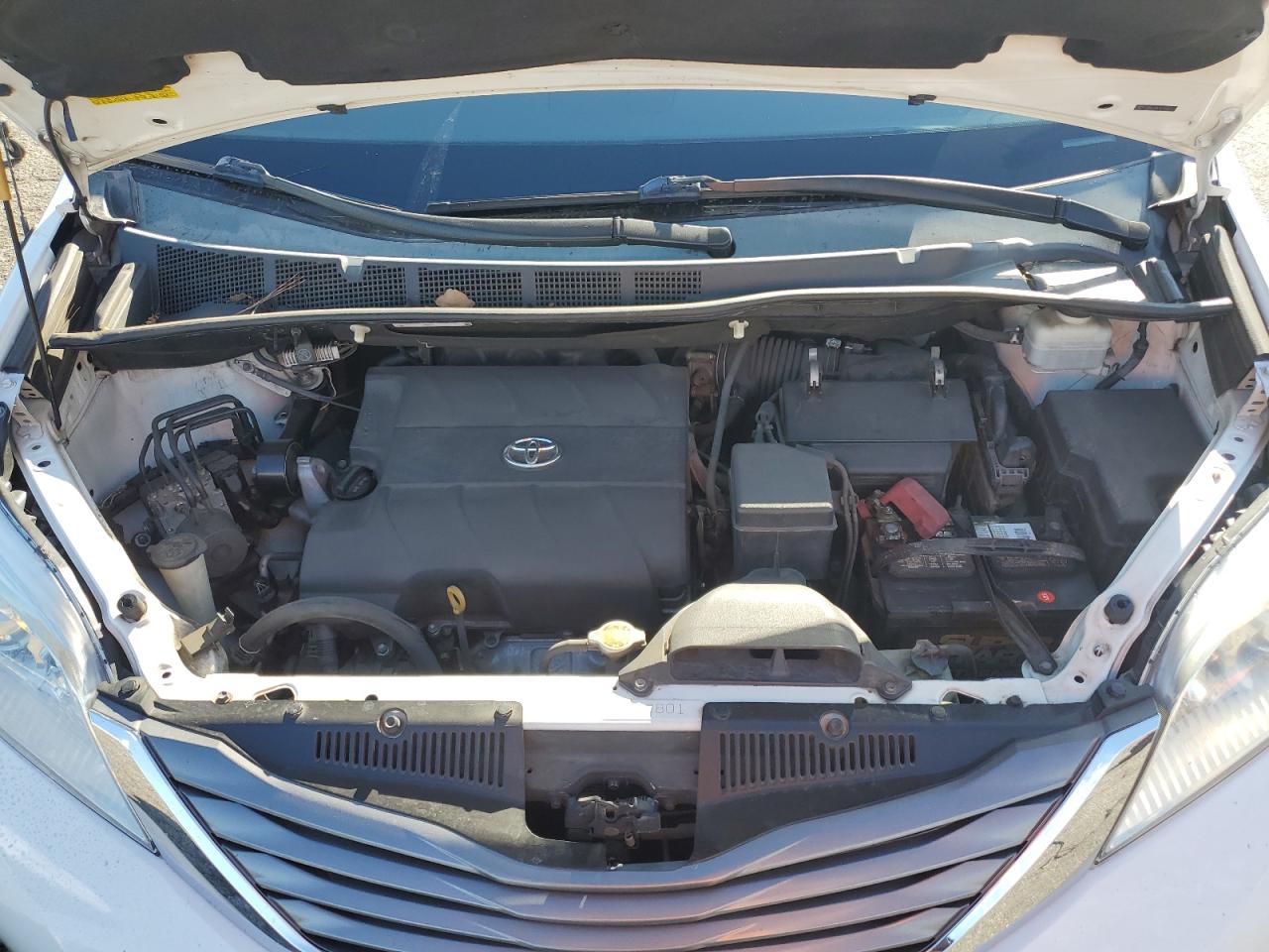 2014 TOYOTA SIENNA