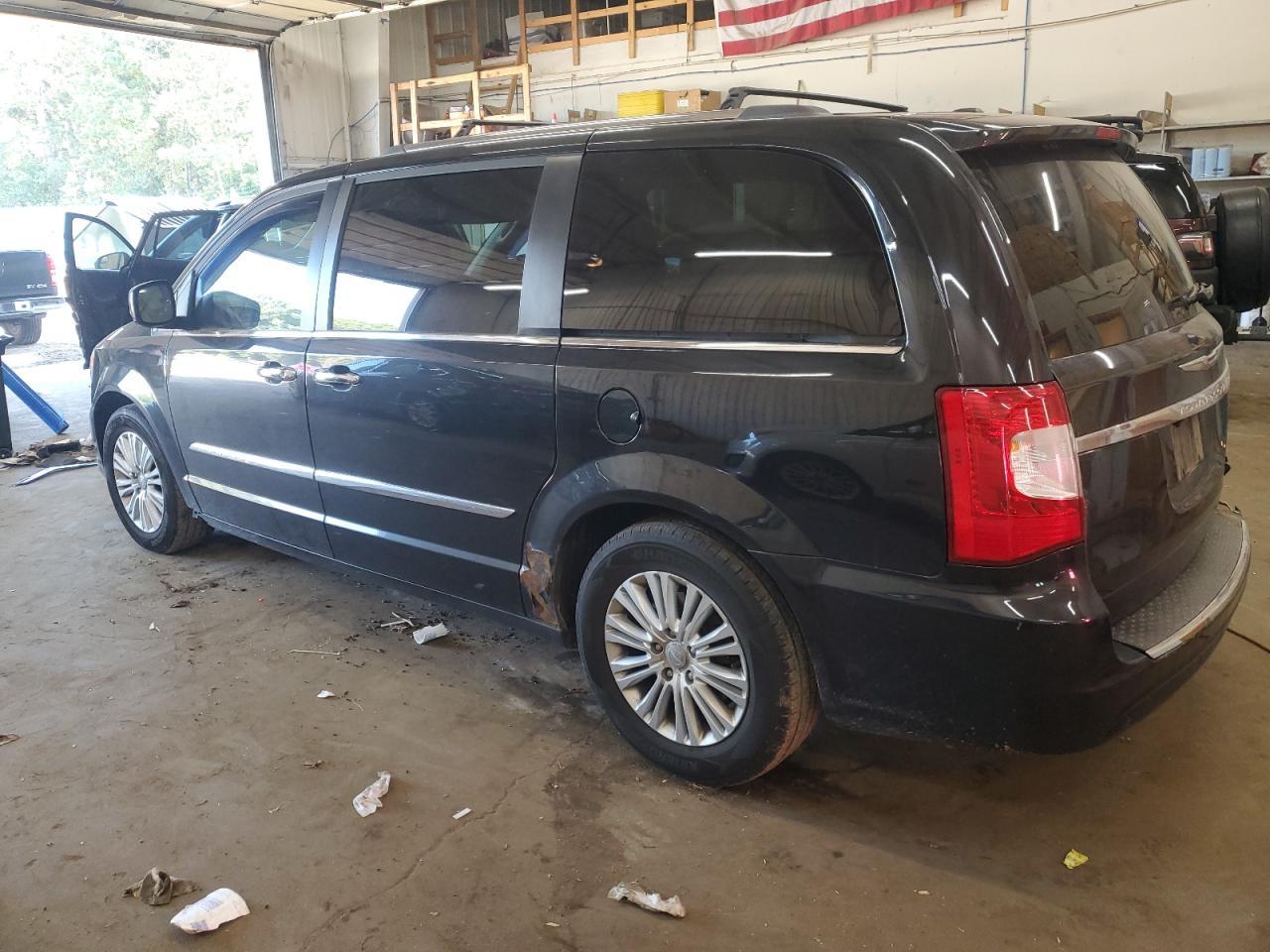 2012 CHRYSLER Town & Country