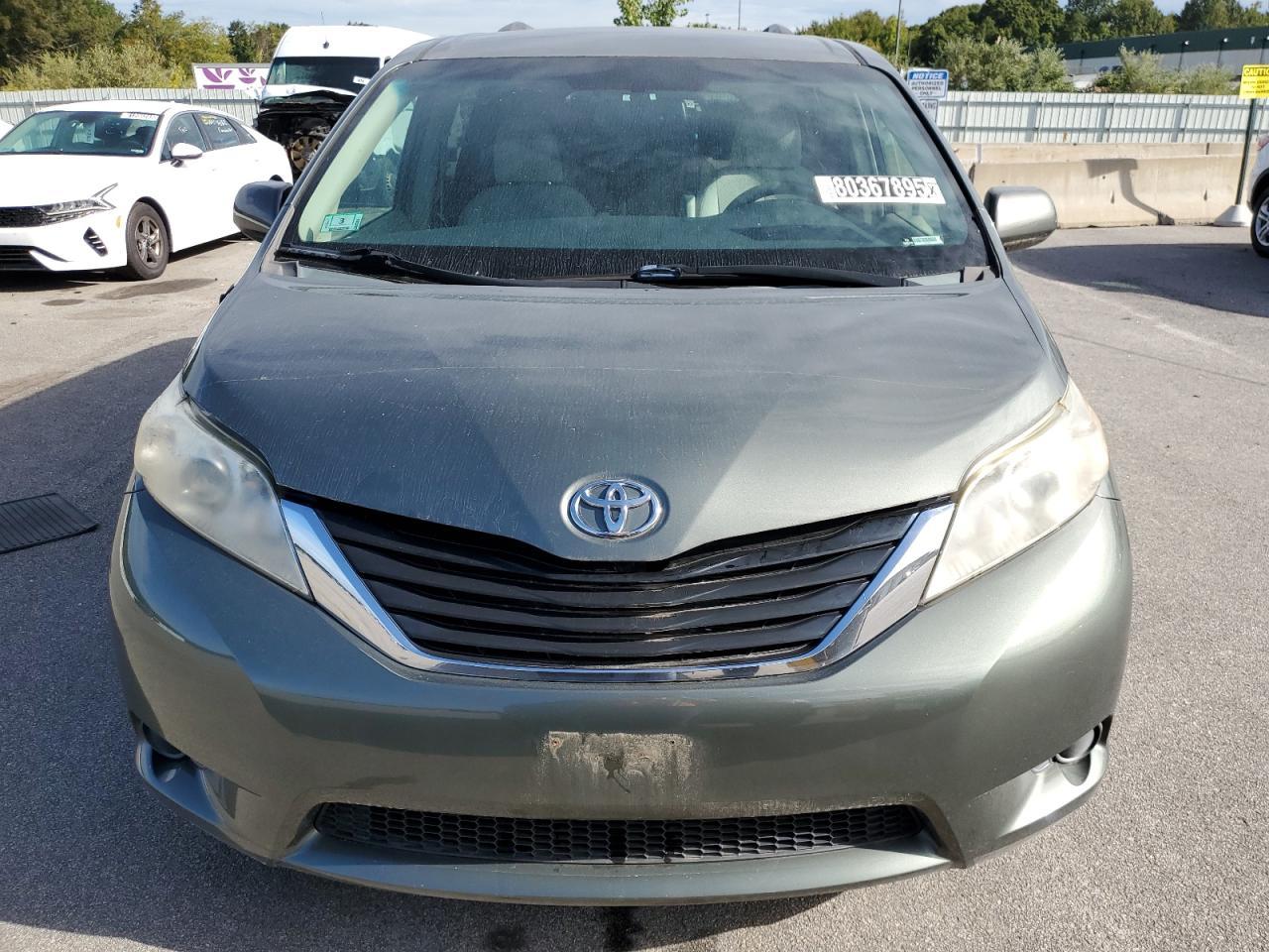 2013 TOYOTA SIENNA