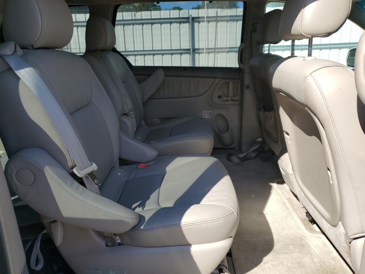 2005 TOYOTA SIENNA
