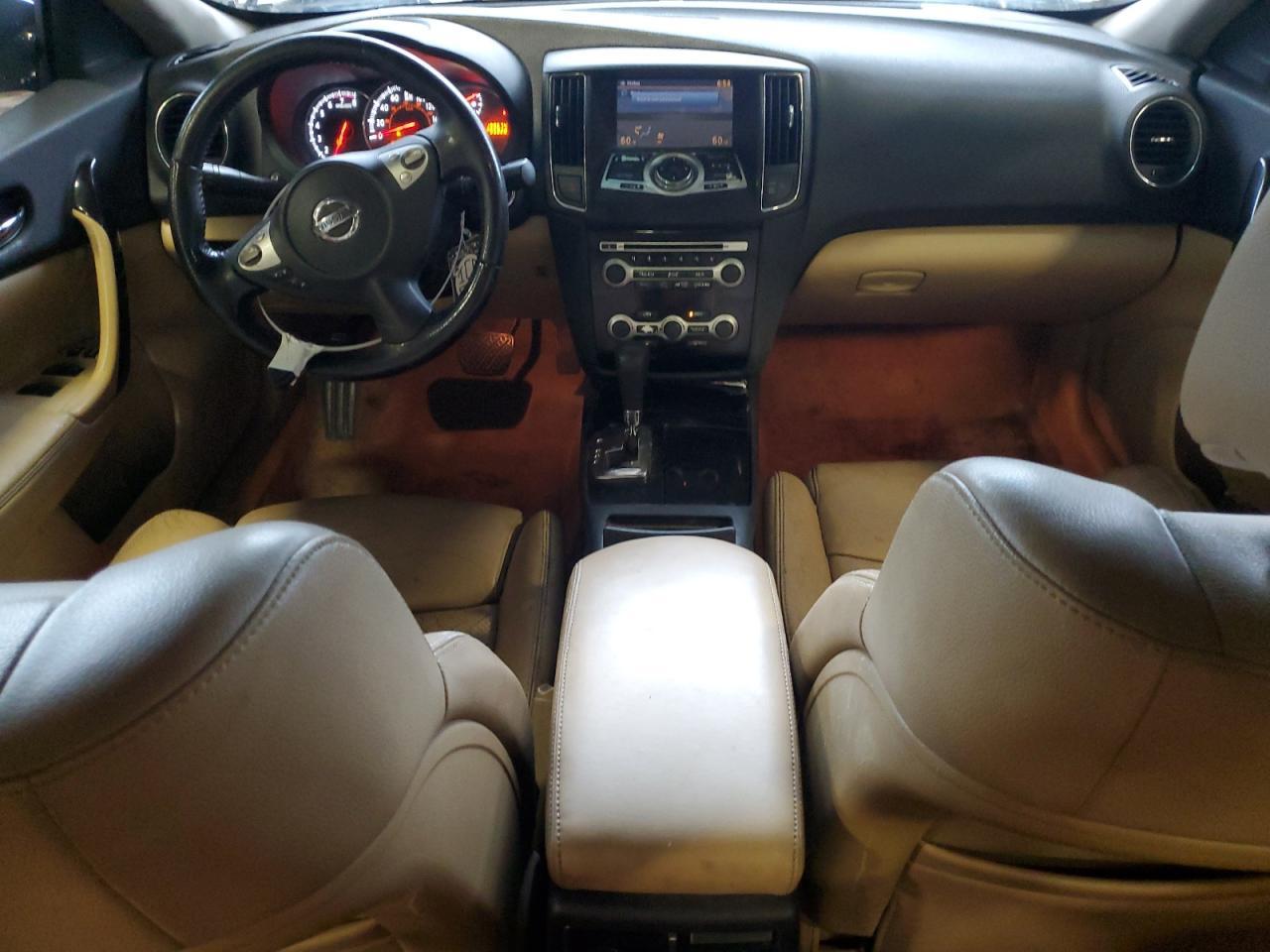 2010 NISSAN Maxima