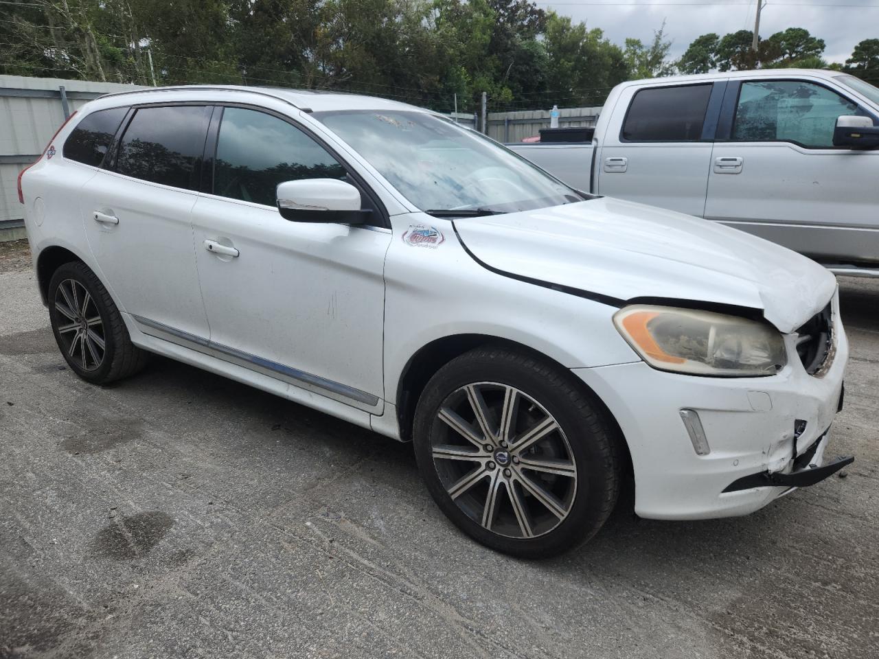 2015 VOLVO XC60