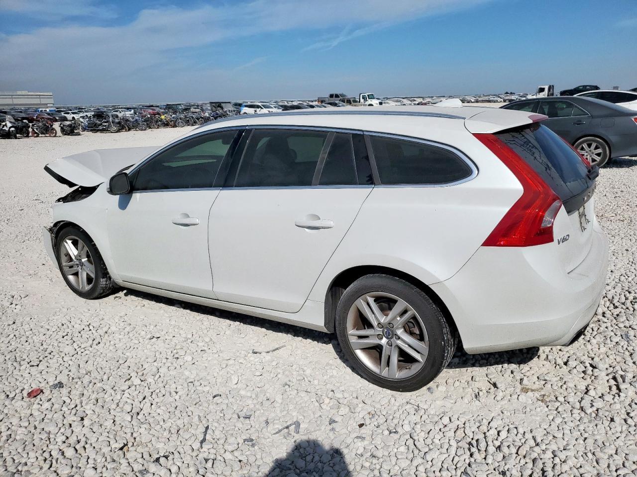 2015 VOLVO V60