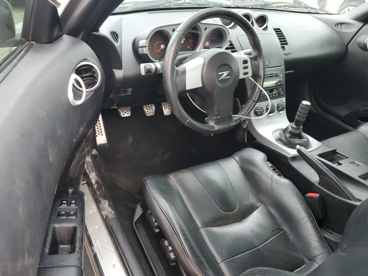 2004 NISSAN Z