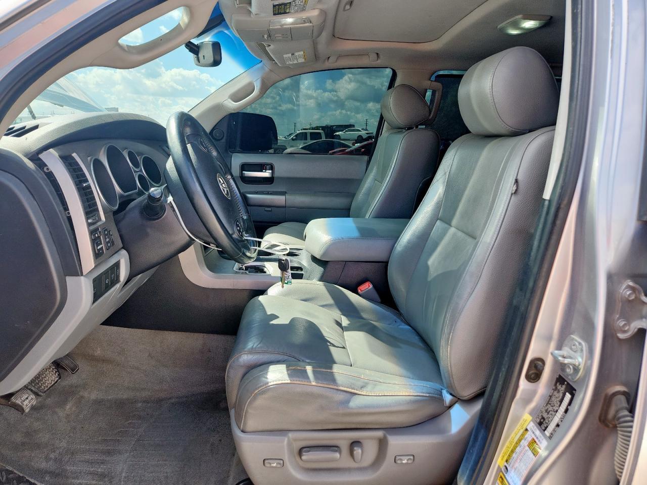 2010 TOYOTA Sequoia