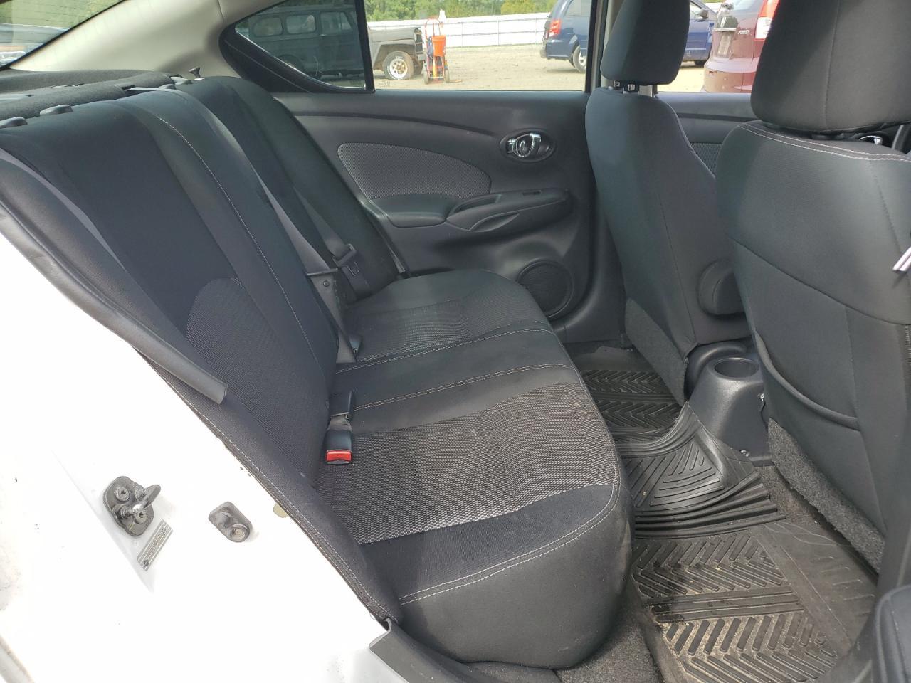 2015 NISSAN VERSA